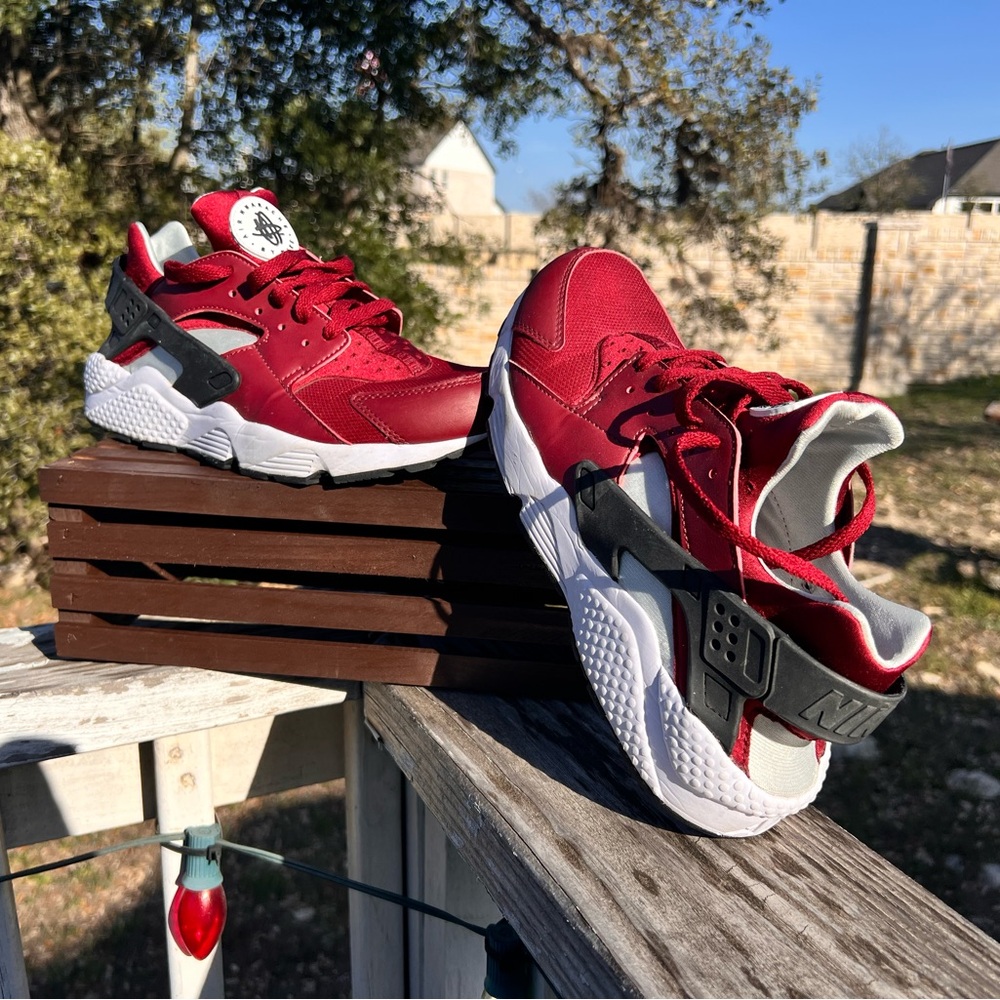 Nike Air Huarache in the Team Red/Black-Pure Platinum-White Men's size 10.5